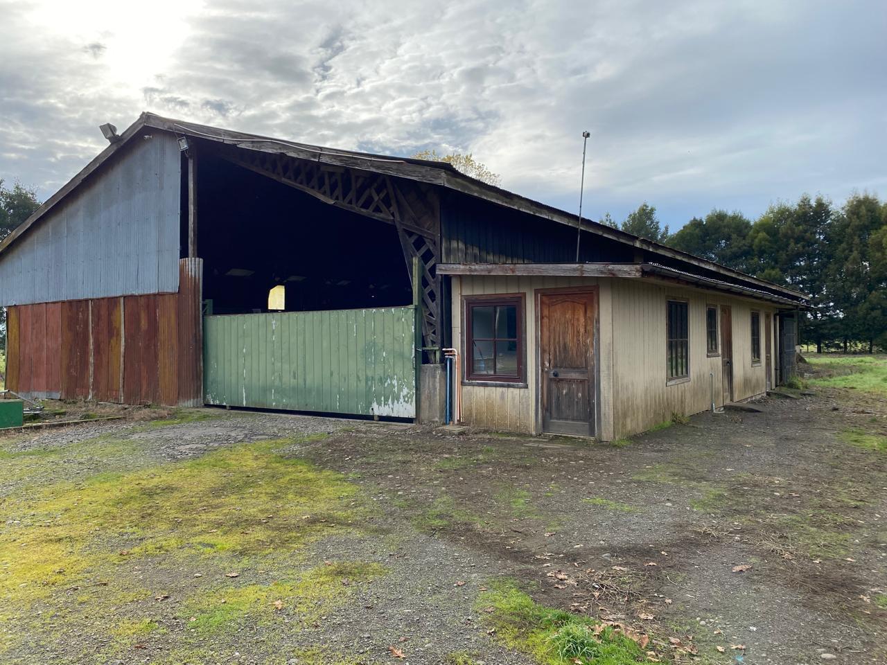 PARCELA EN VENTA EN LA ESPERANZA – GRAN TERRENO CON CASA Y AMPLIAS BODEGAS